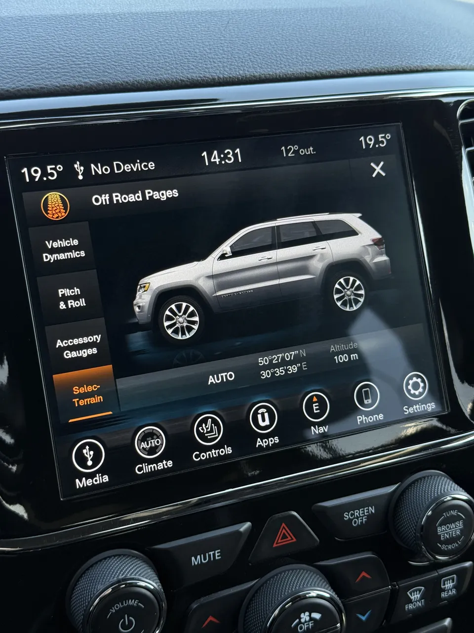 Jeep Grand Cherokee - фото 11