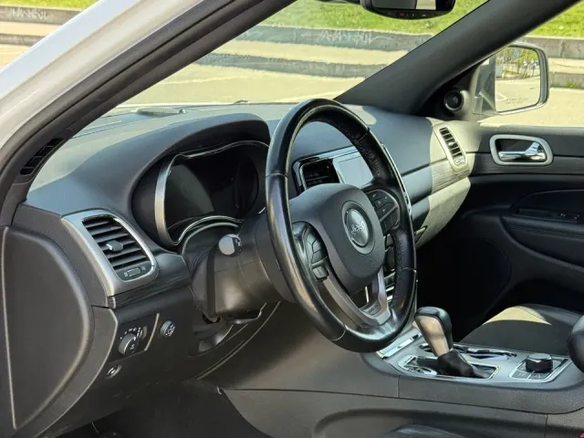 Jeep Grand Cherokee - фото 3