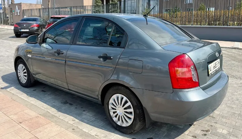 Hyundai Accent - фото 3
