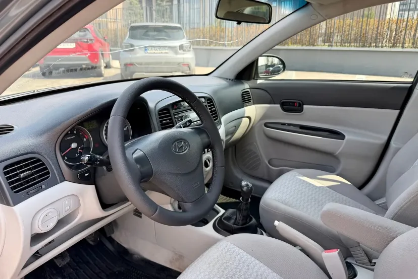 Hyundai Accent - фото 8