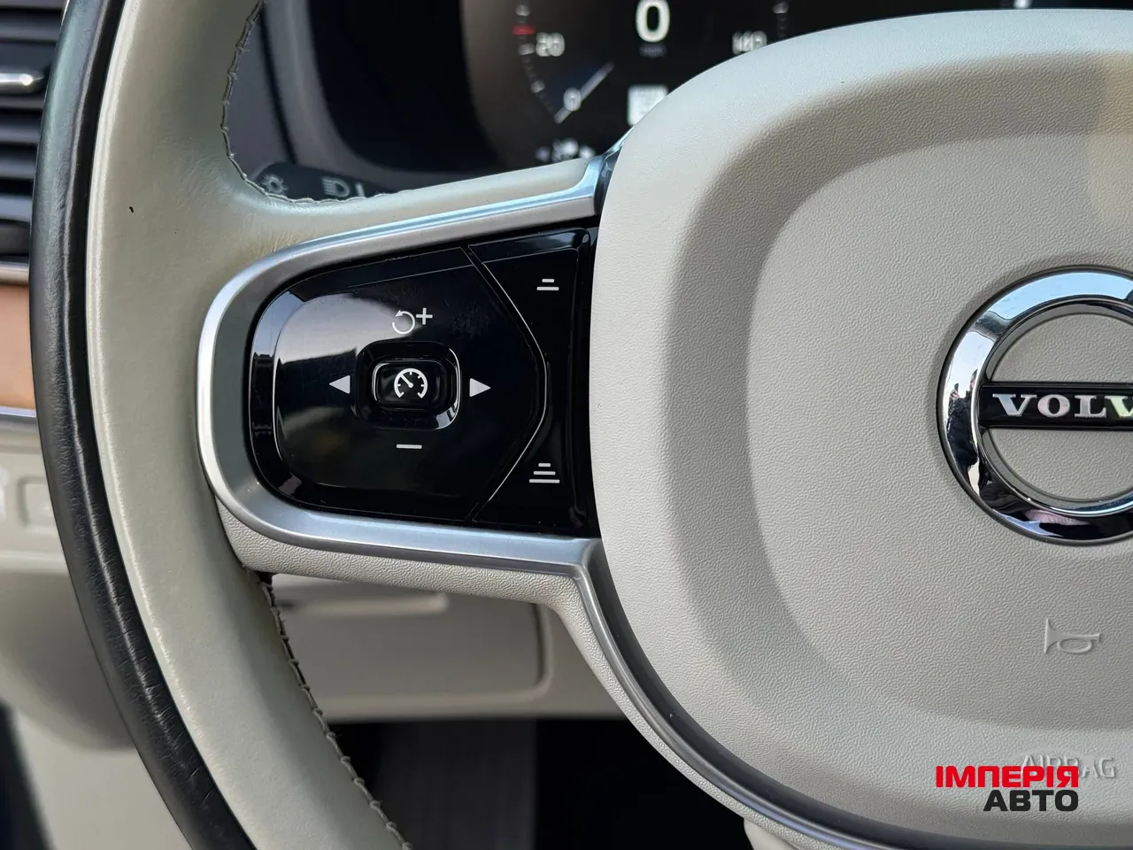 Volvo XC90 - фото 49