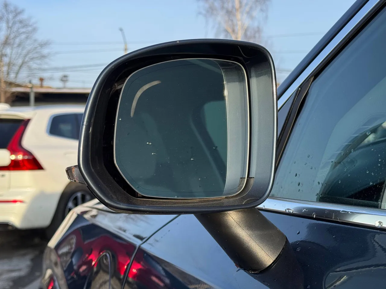 Volvo XC90 - фото 8