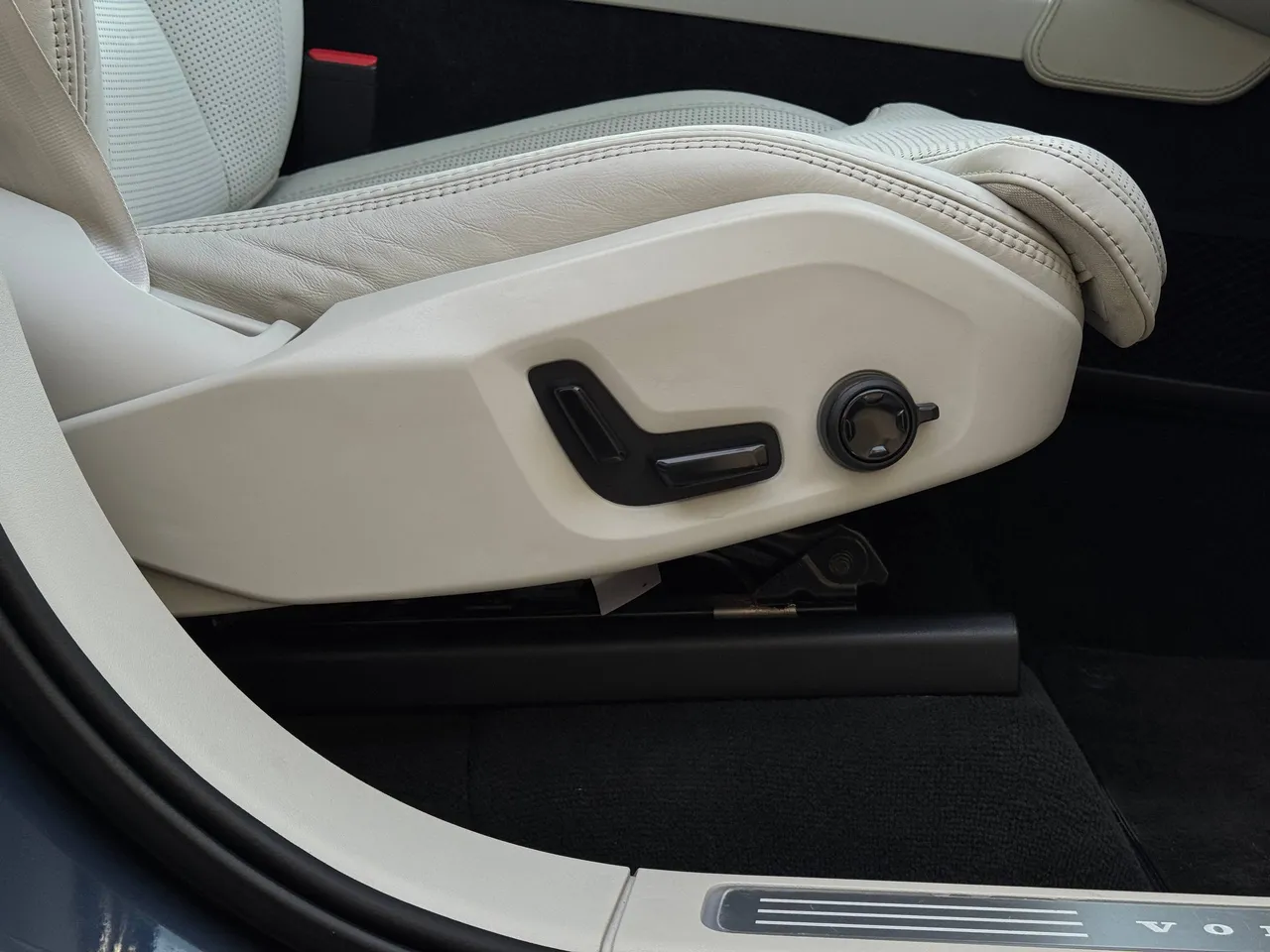 Volvo XC90 - фото 79