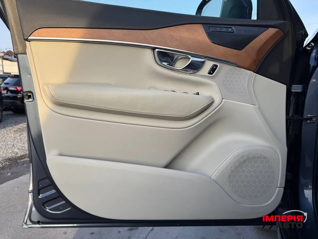 Volvo XC90 - фото 38