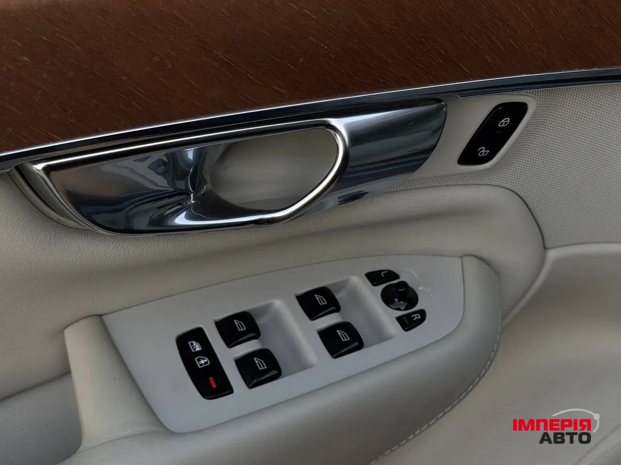 Volvo XC90 - фото 39