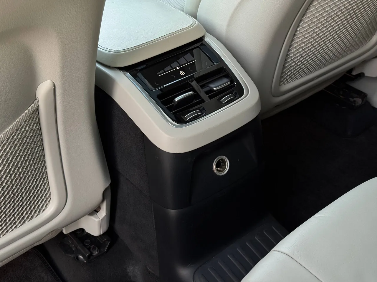 Volvo XC90 - фото 62