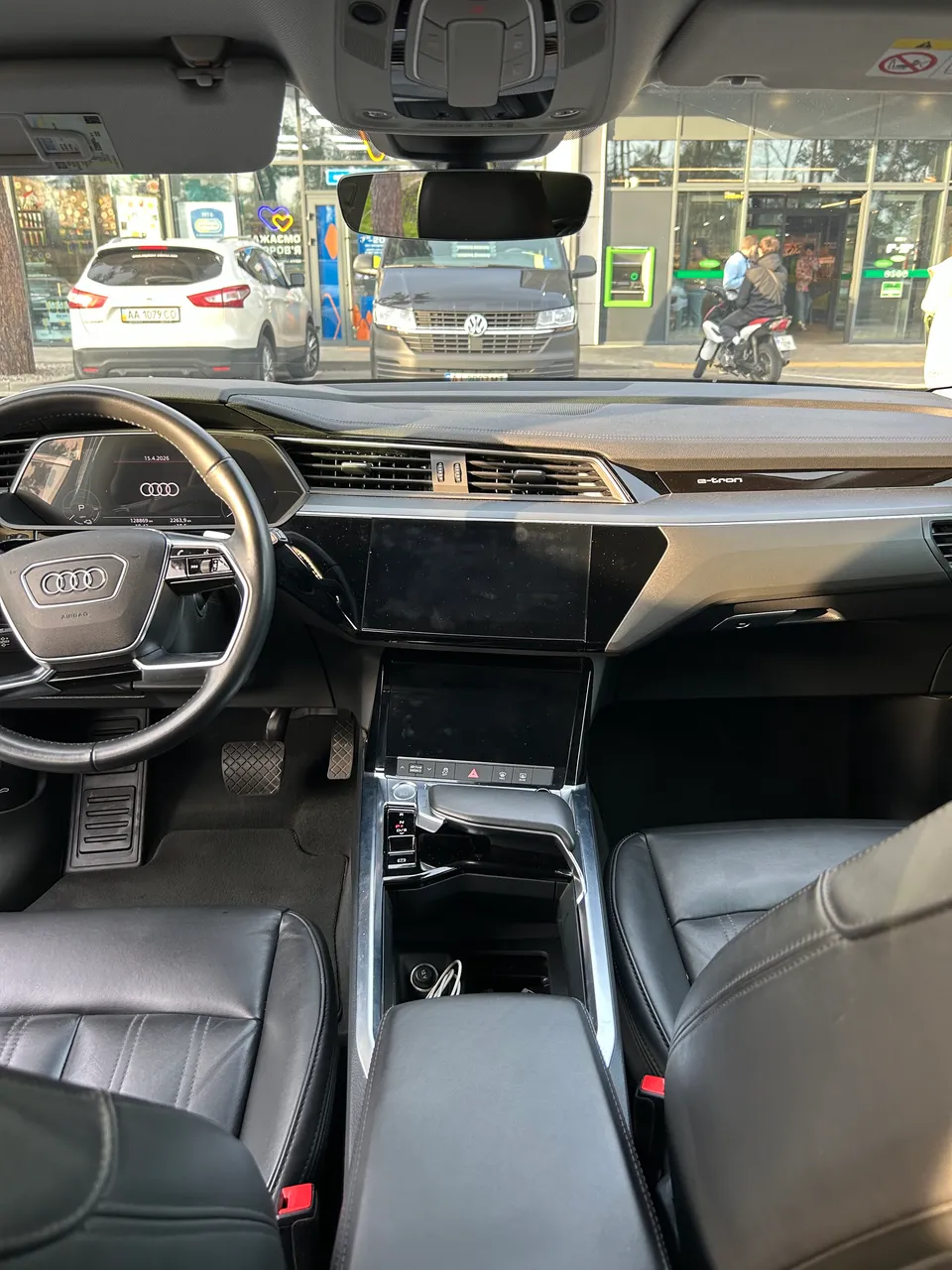 Audi e-tron - фото 3