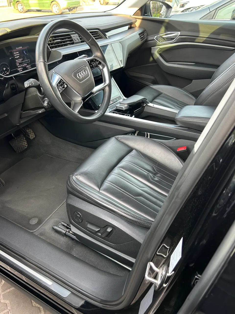 Audi e-tron - фото 6