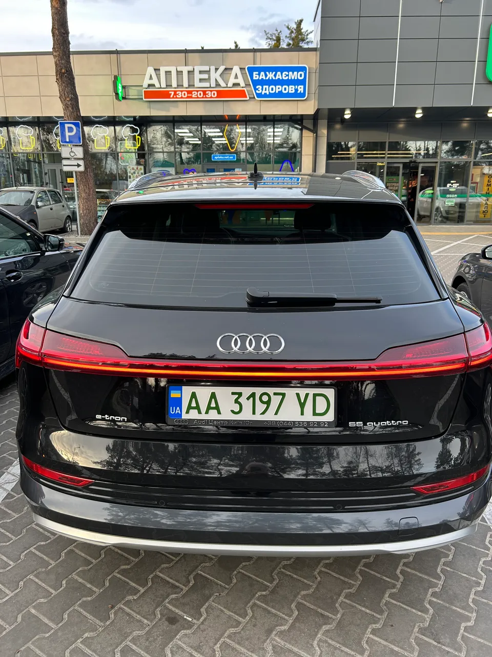 Audi e-tron - фото 8