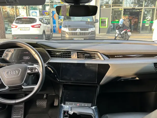 Audi e-tron - фото 3