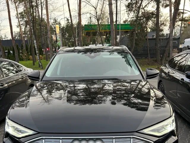 Audi e-tron - фото 4