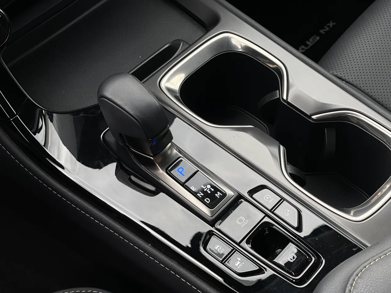 Lexus NX - фото 17