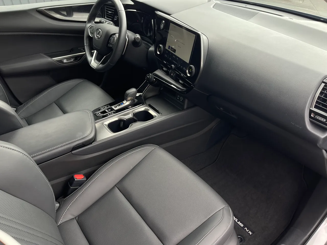 Lexus NX - фото 8