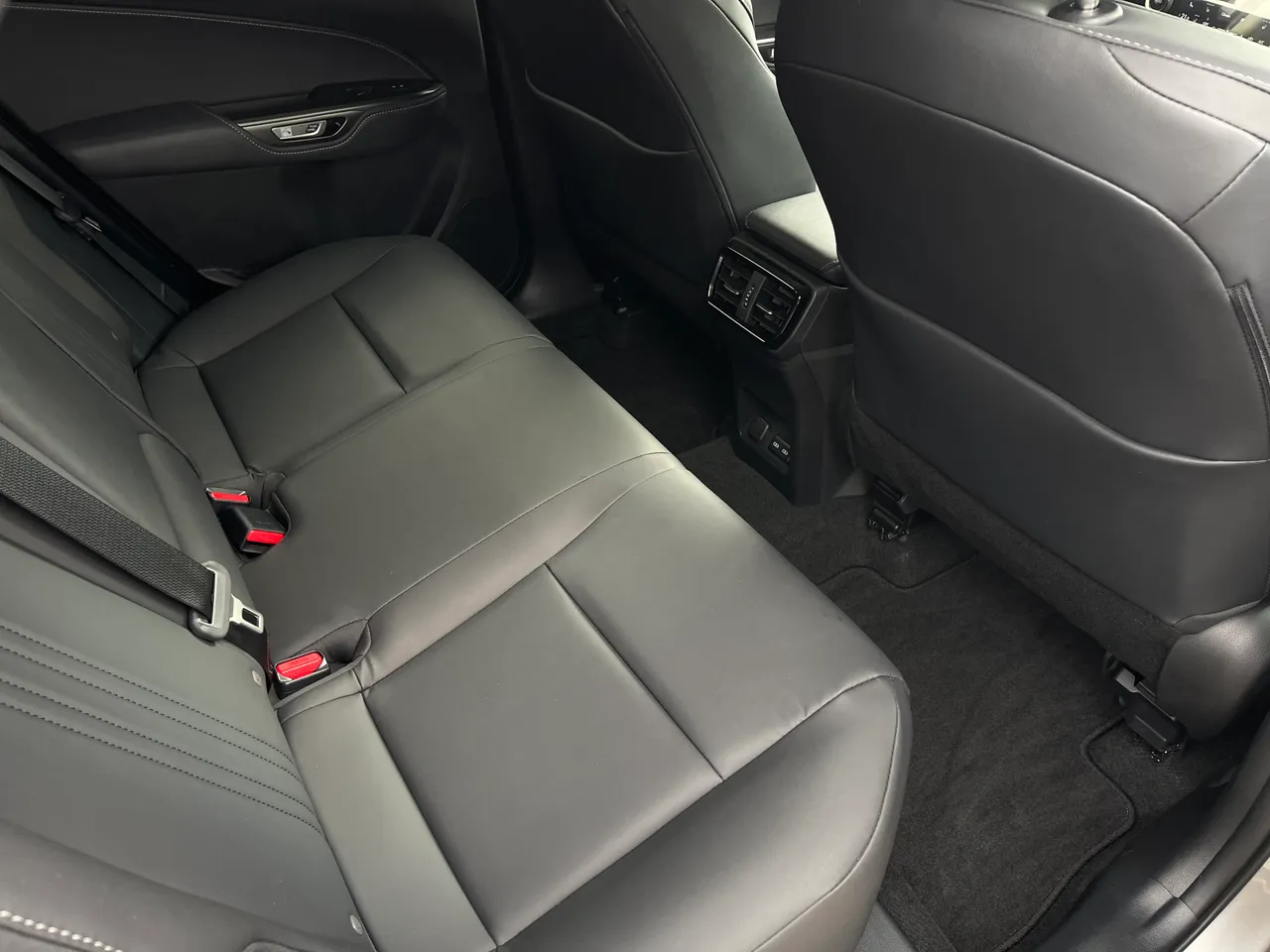 Lexus NX - фото 10