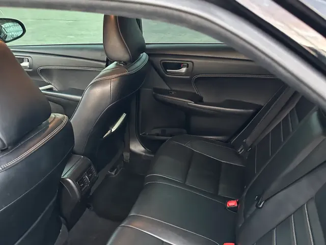 Toyota Camry - фото 3