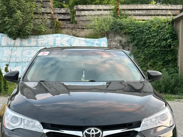 Toyota Camry - фото 1