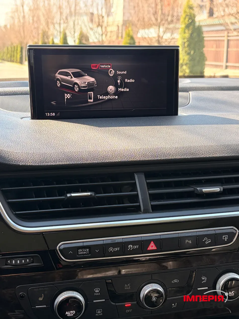 Audi Q7 - фото 24