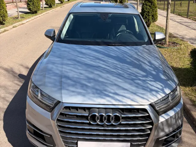 Audi Q7 - фото 1