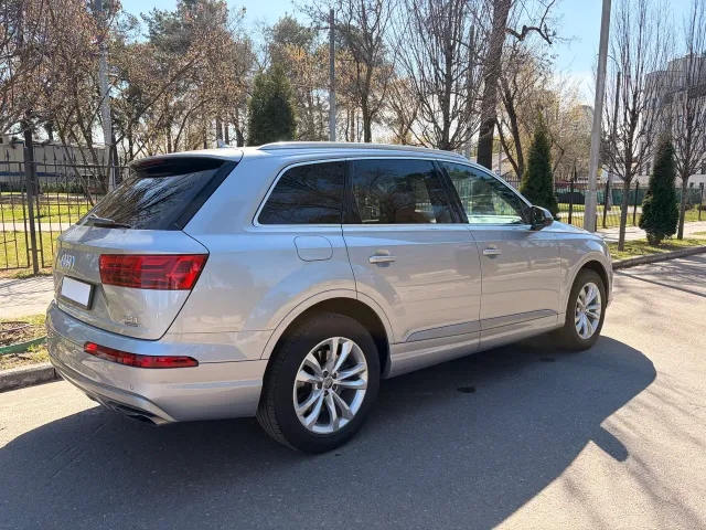 Audi Q7 - фото 4
