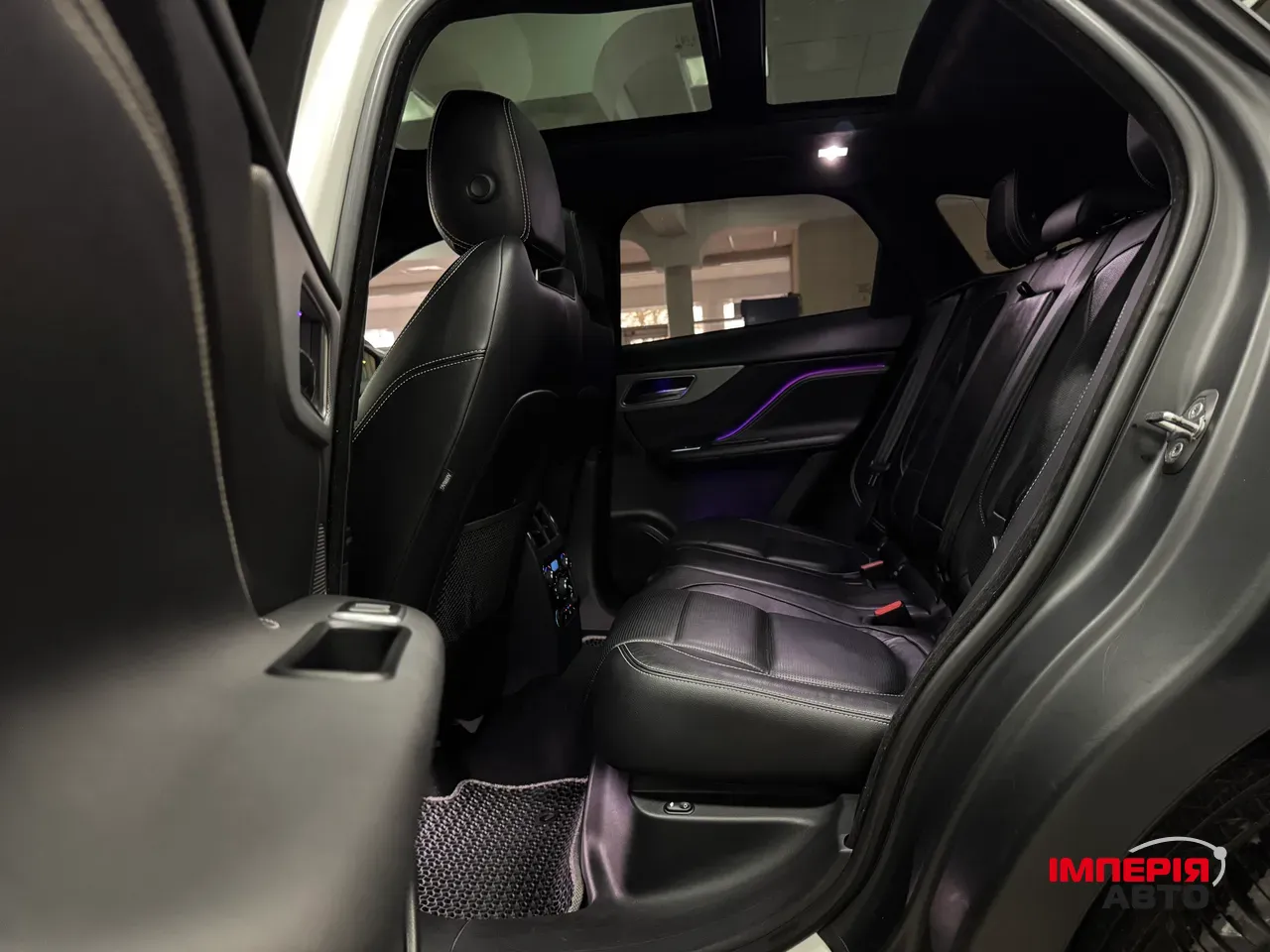 Jaguar F-Pace - фото 8