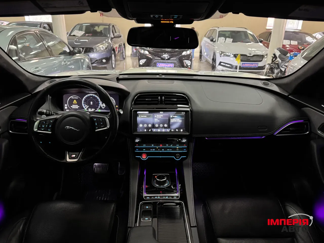 Jaguar F-Pace - фото 10