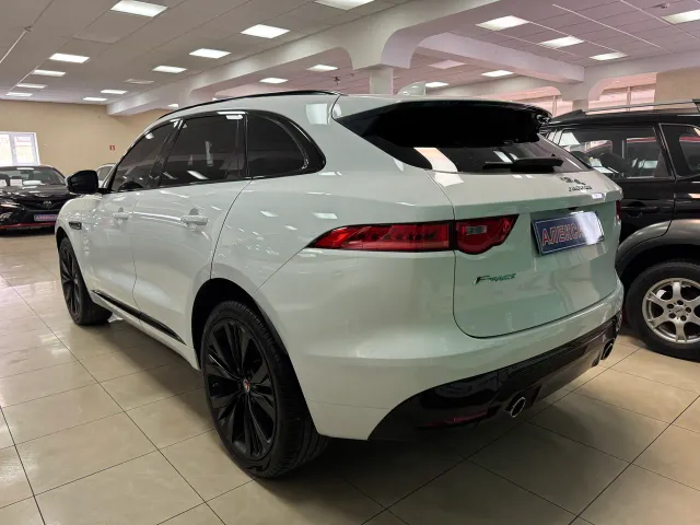 Jaguar F-Pace - фото 4