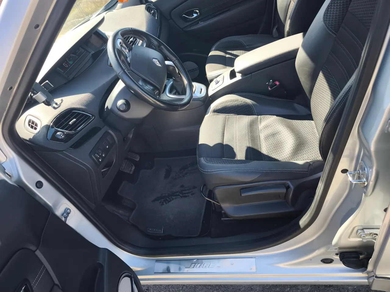 Renault Scenic - фото 15