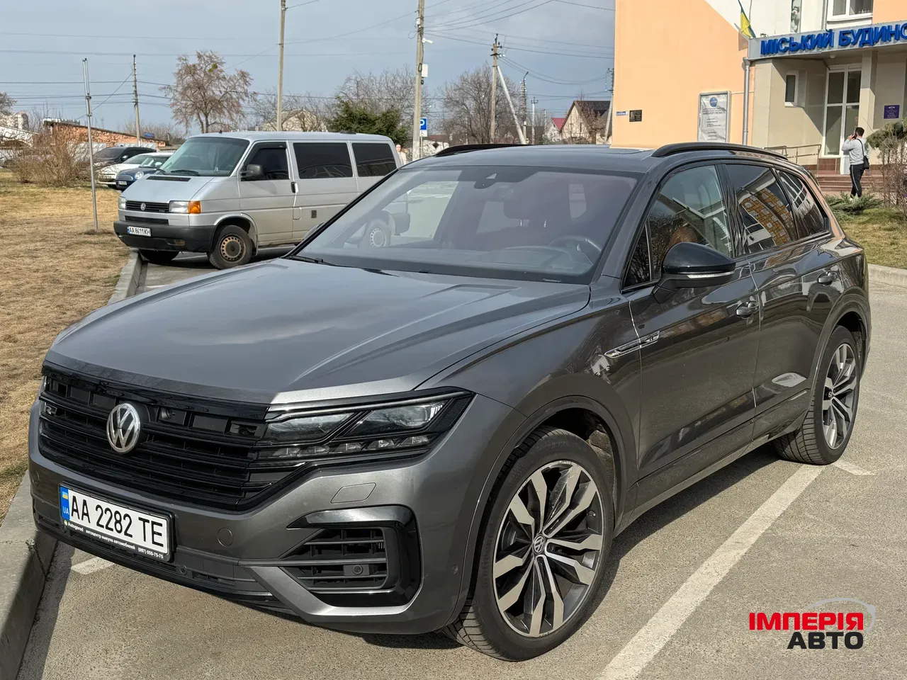 Volkswagen Touareg - фото 1