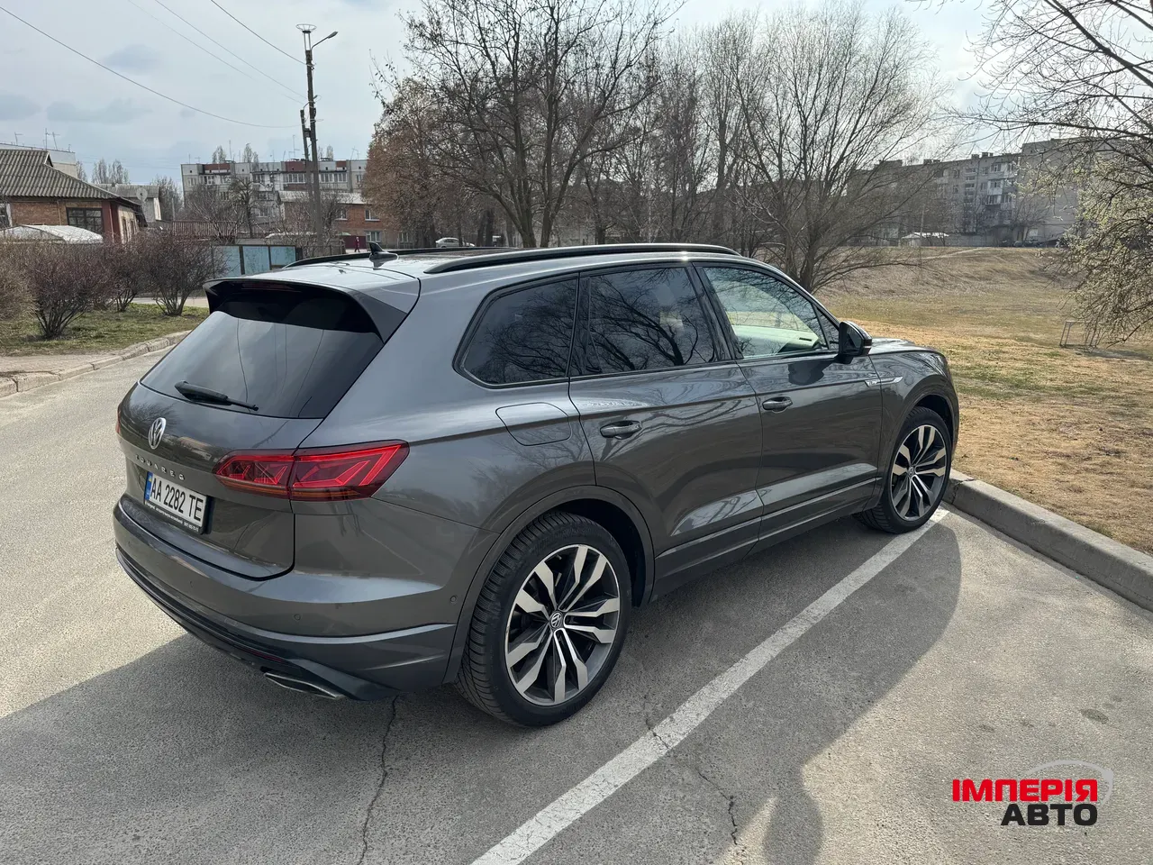 Volkswagen Touareg - фото 6