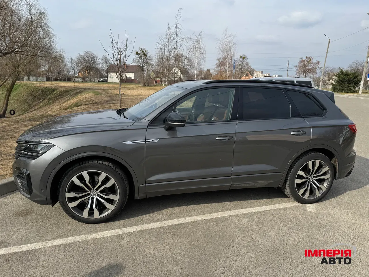 Volkswagen Touareg - фото 2