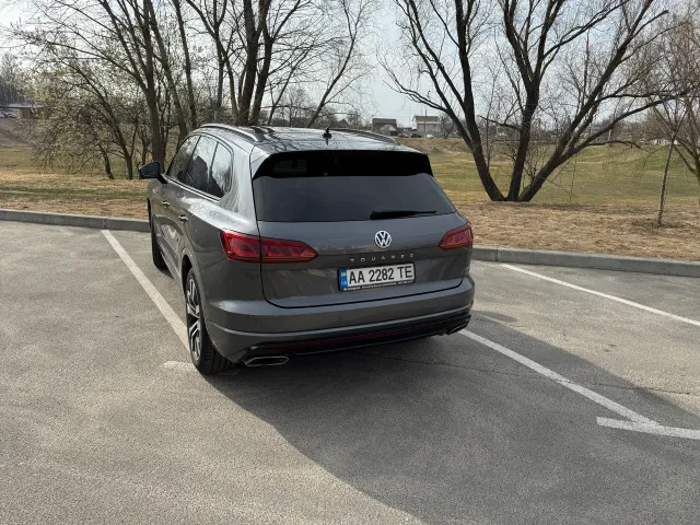 Volkswagen Touareg - фото 5
