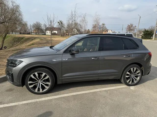 Volkswagen Touareg - фото 2