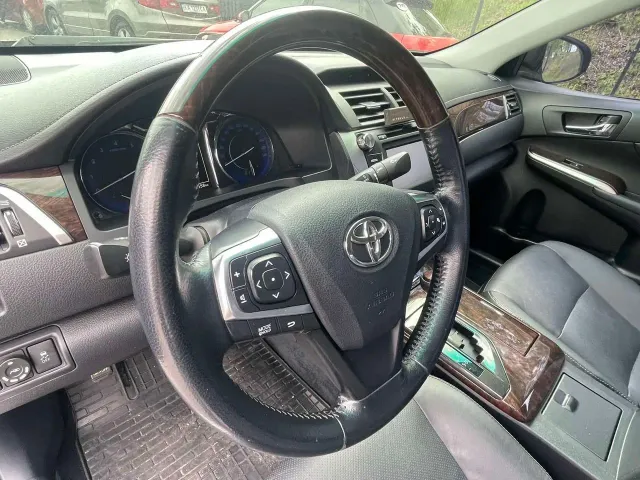 Toyota Camry - фото 2