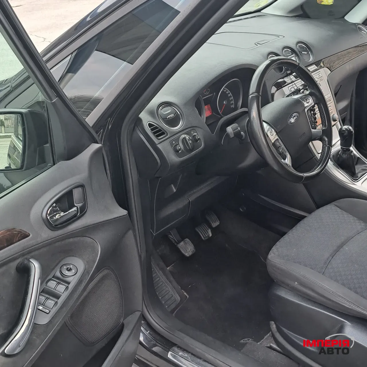 Ford Galaxy - фото 9