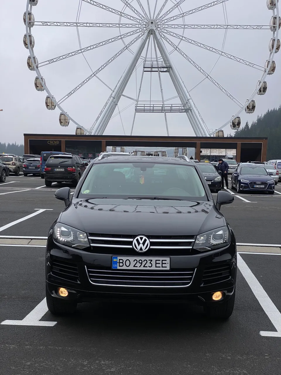 Volkswagen Touareg - фото 1