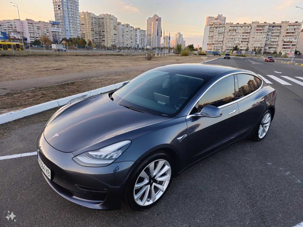 Tesla Model 3 - фото 2