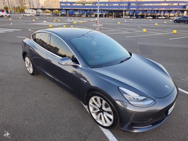 Tesla Model 3 - фото 1