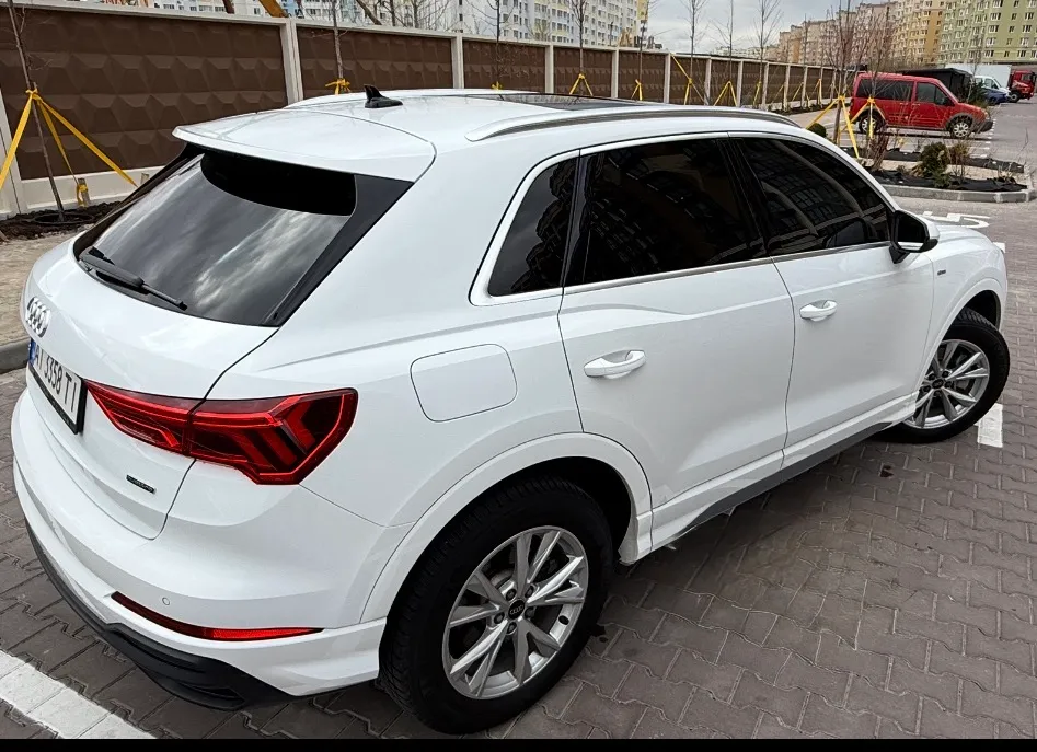 Audi Q3 - фото 7