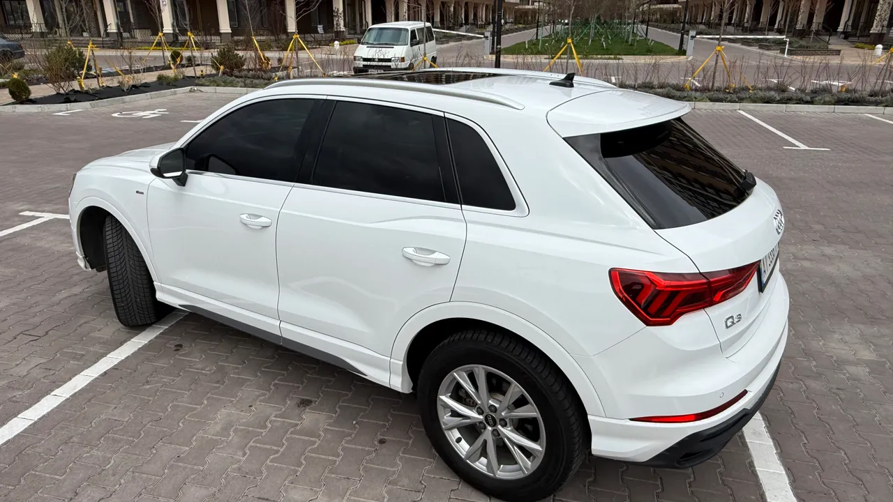 Audi Q3 - фото 8
