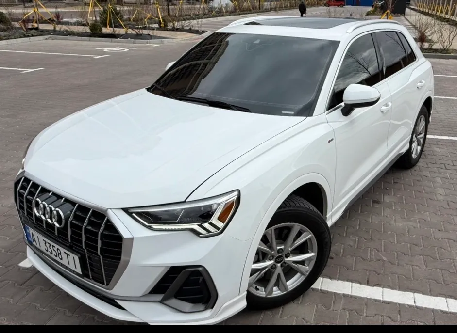 Audi Q3 - фото 1