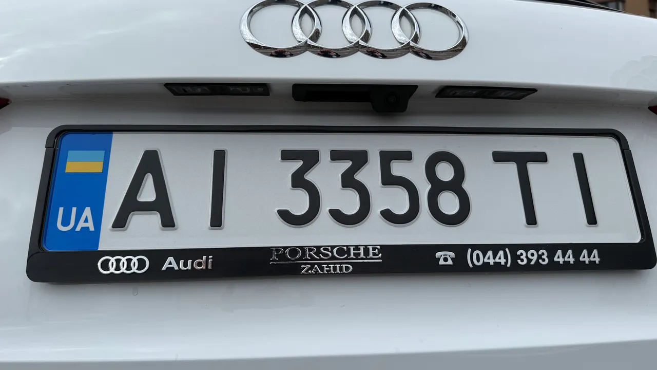 Audi Q3 - фото 11