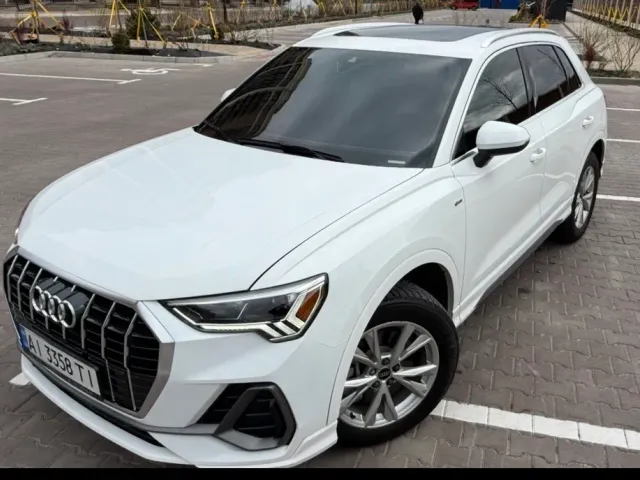 Audi Q3 - фото 1