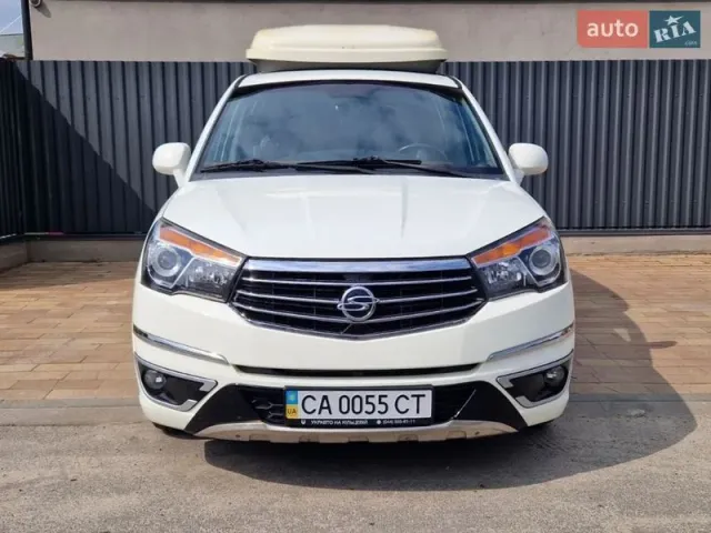 SsangYong Korando Turismo - фото 2