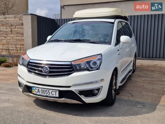 SsangYong Korando Turismo - фото 1
