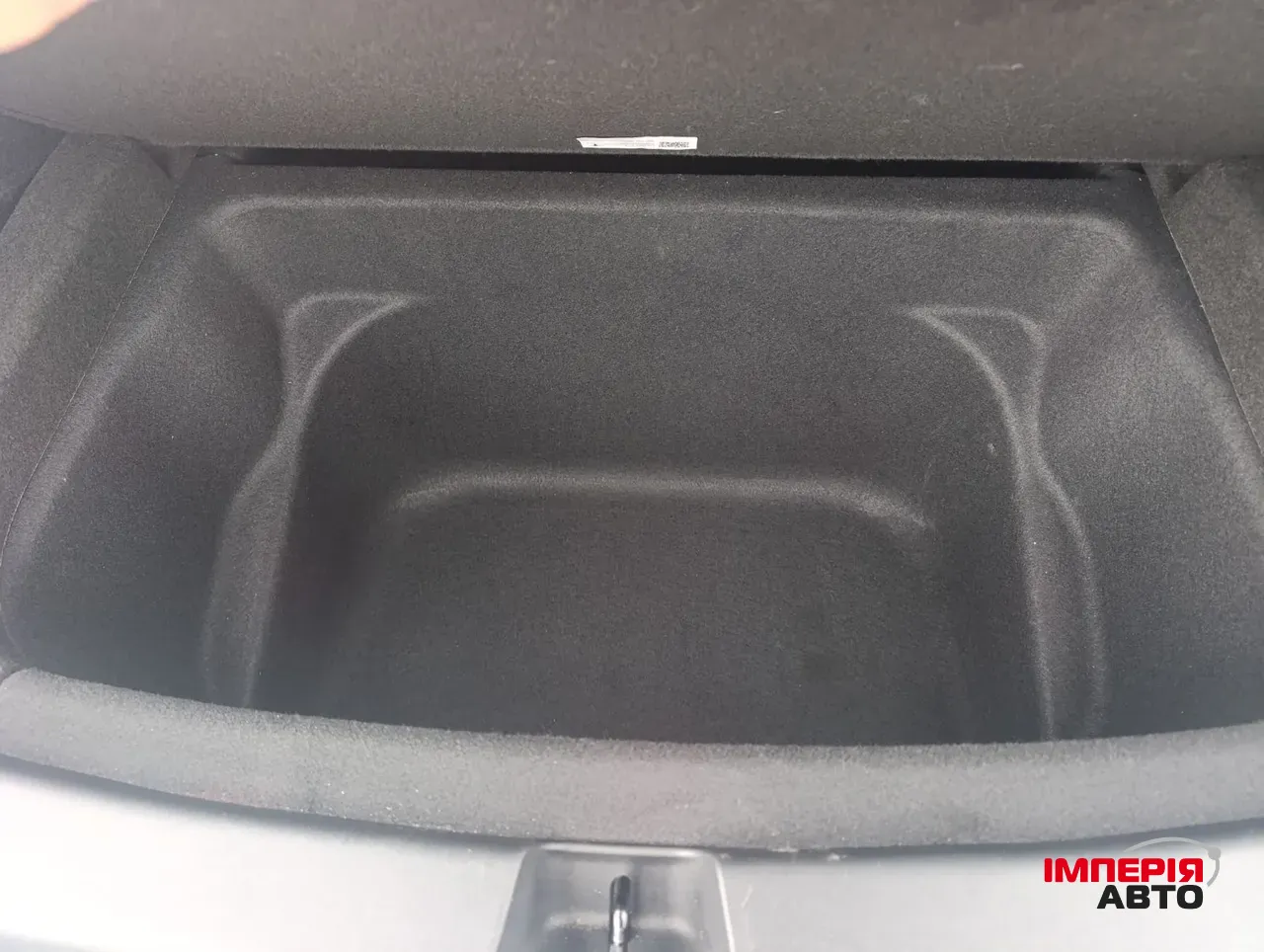 Tesla Model Y - фото 12