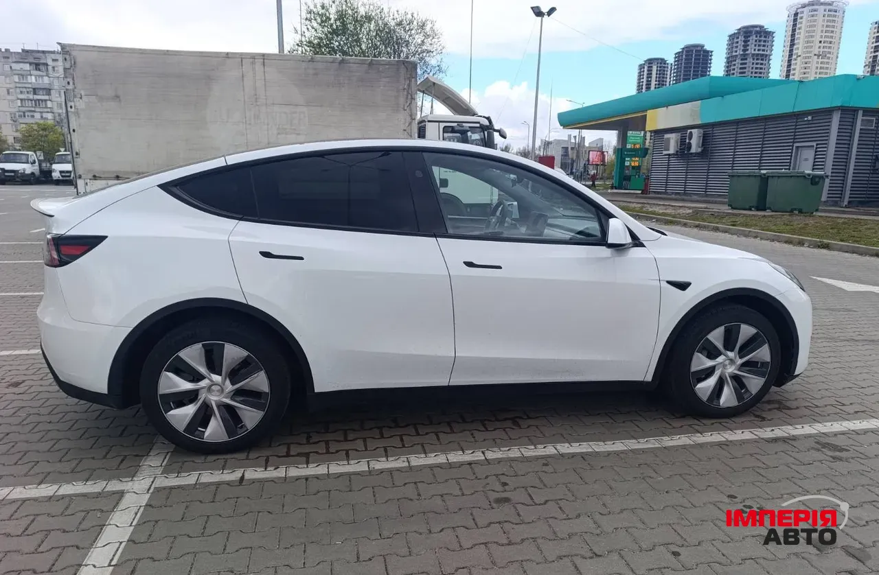 Tesla Model Y - фото 11