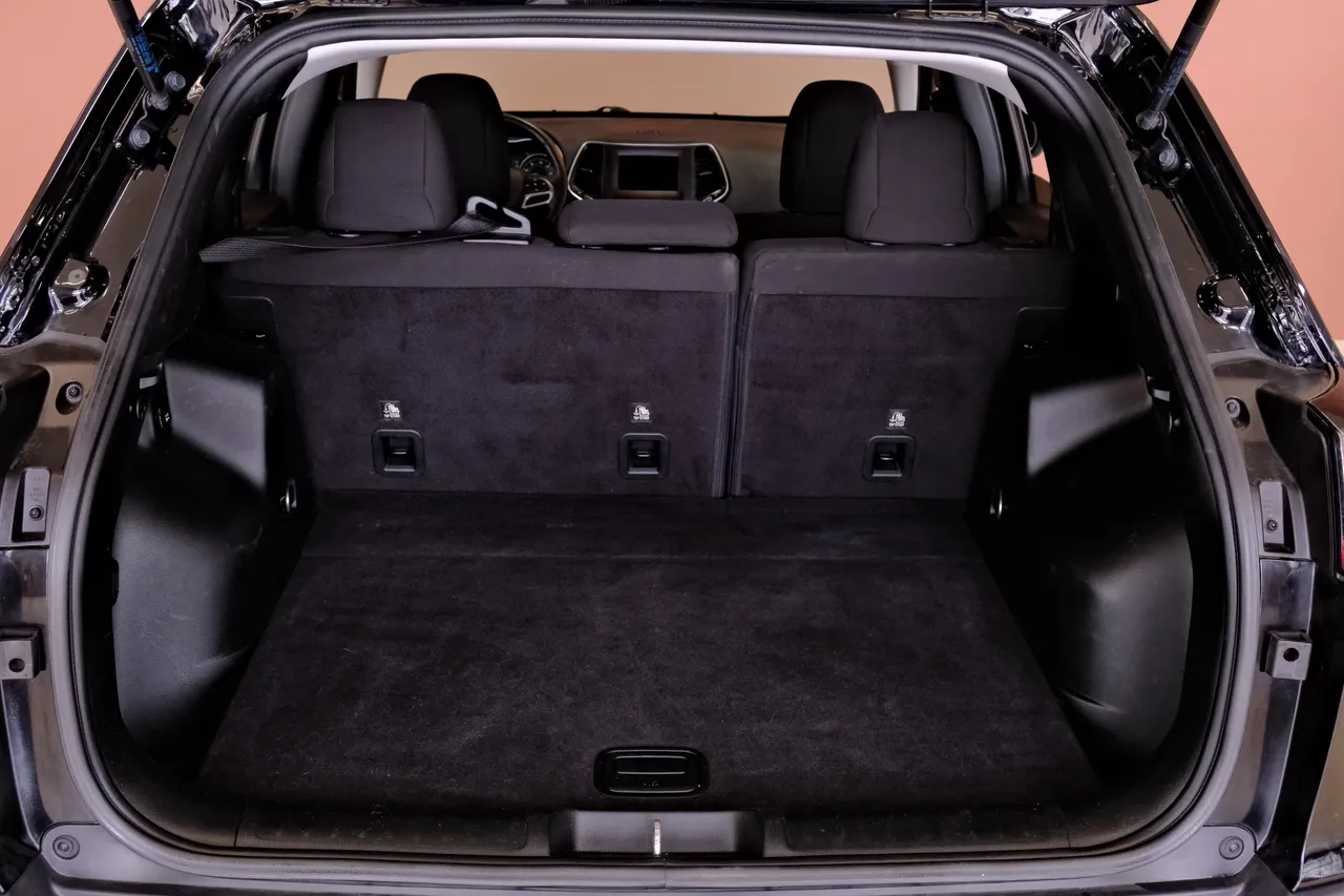 Jeep Cherokee - фото 9