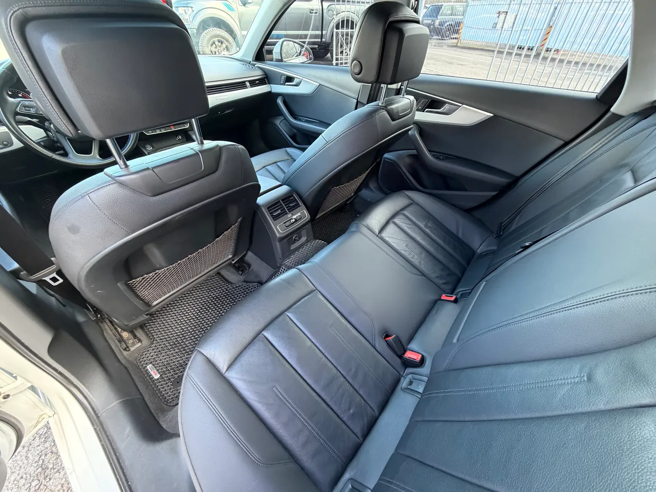 Audi A4 - фото 18