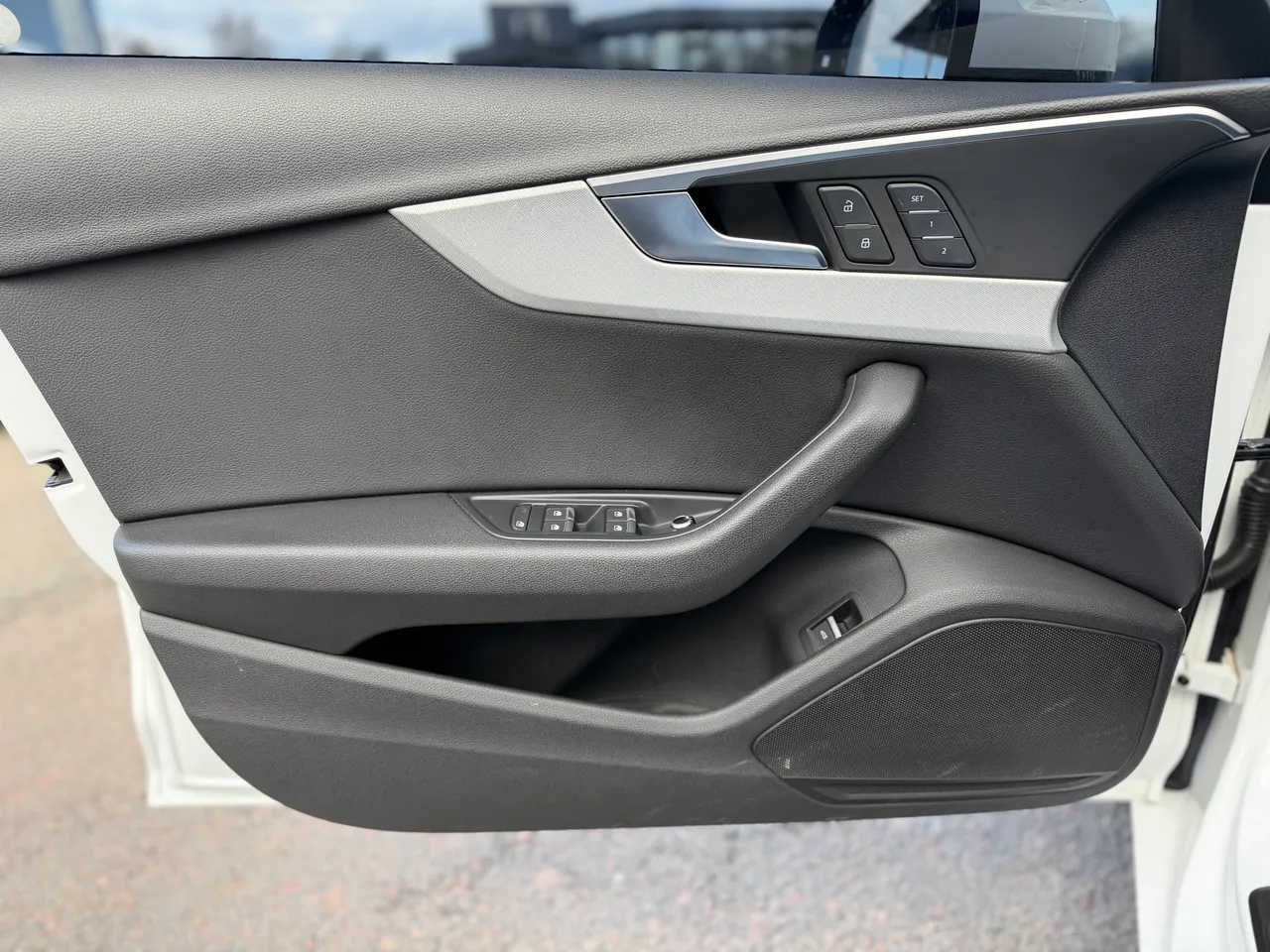 Audi A4 - фото 5