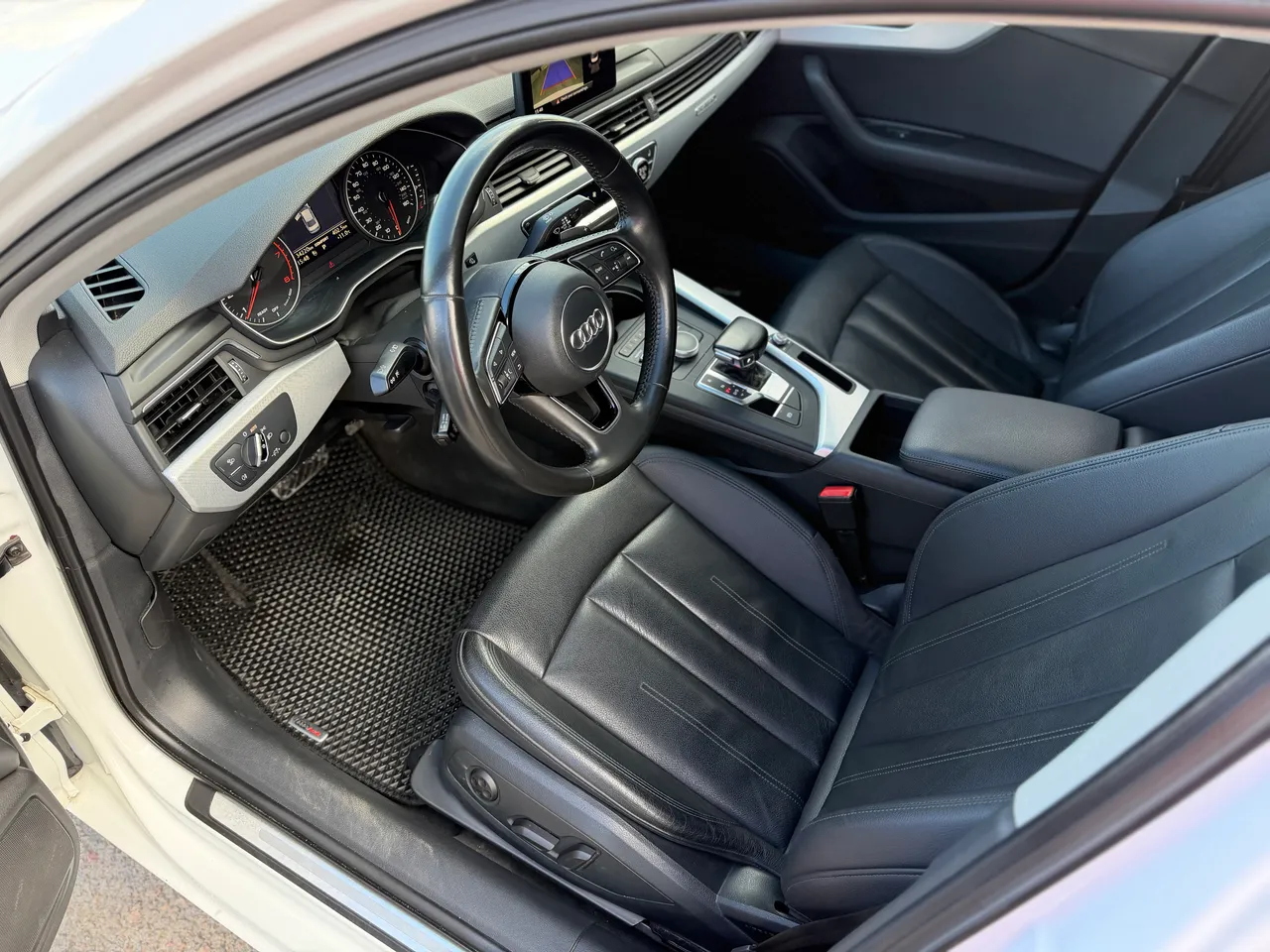 Audi A4 - фото 6